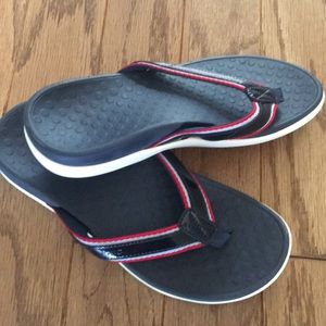 BNWOT Vionic flip flops